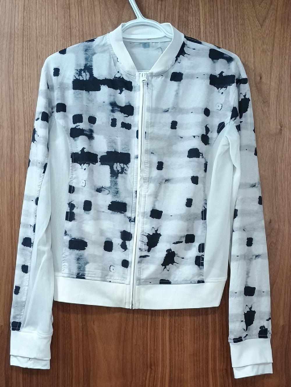 Lululemon White Bomber Jacket with Black Print Sz 6